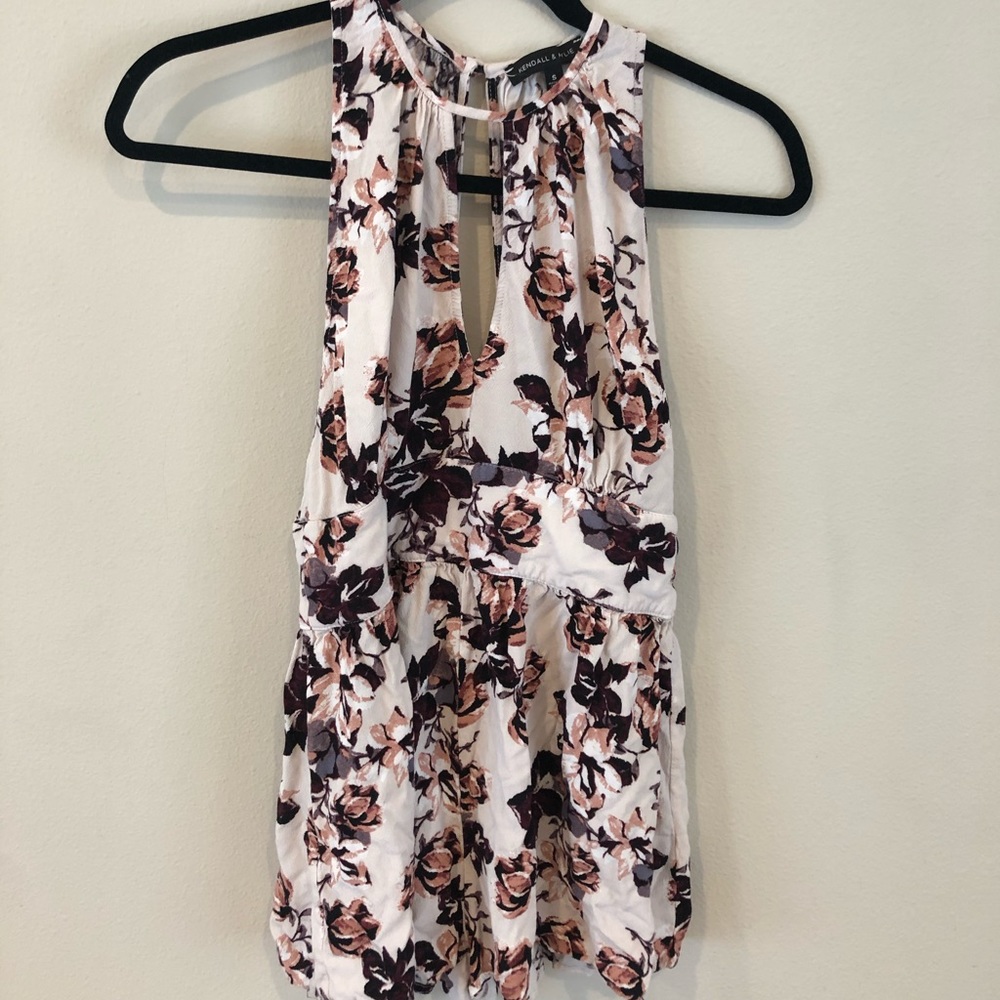 Kendal & Kylee Floral Romper 🌸🤍